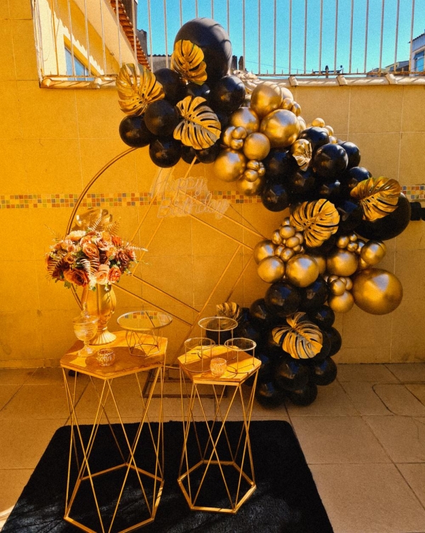 Preto e amarelo/Dourado